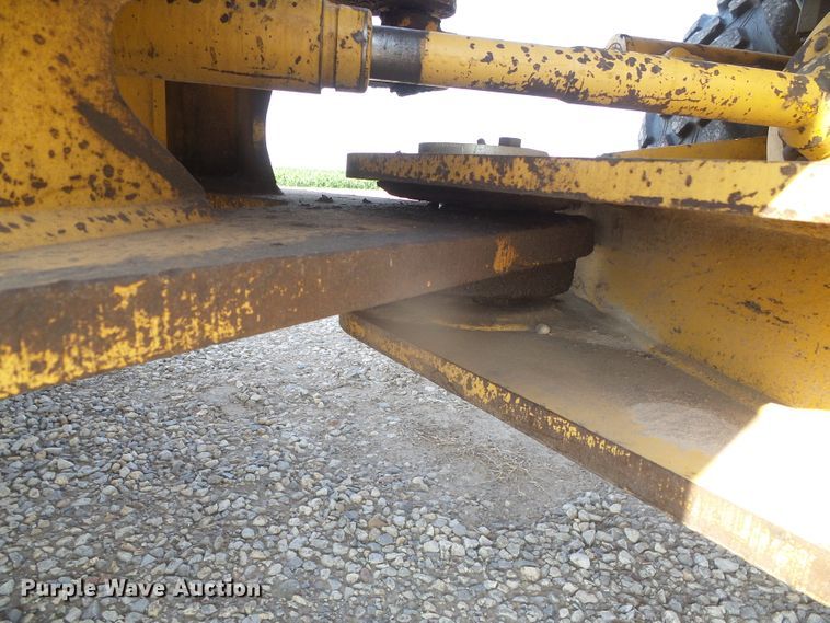 image for item DI5672 1990 John Deere 624E  wheel loader