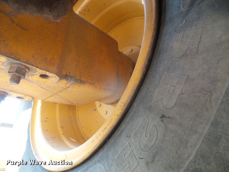 image for item DI5672 1990 John Deere 624E  wheel loader