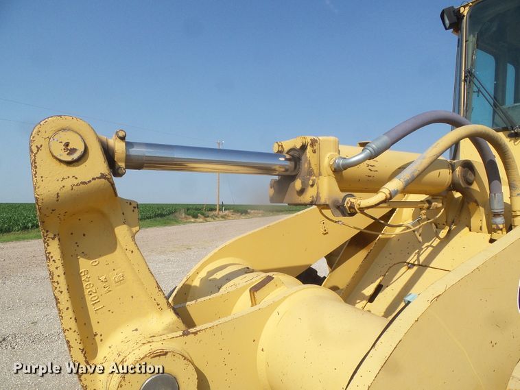 image for item DI5672 1990 John Deere 624E  wheel loader