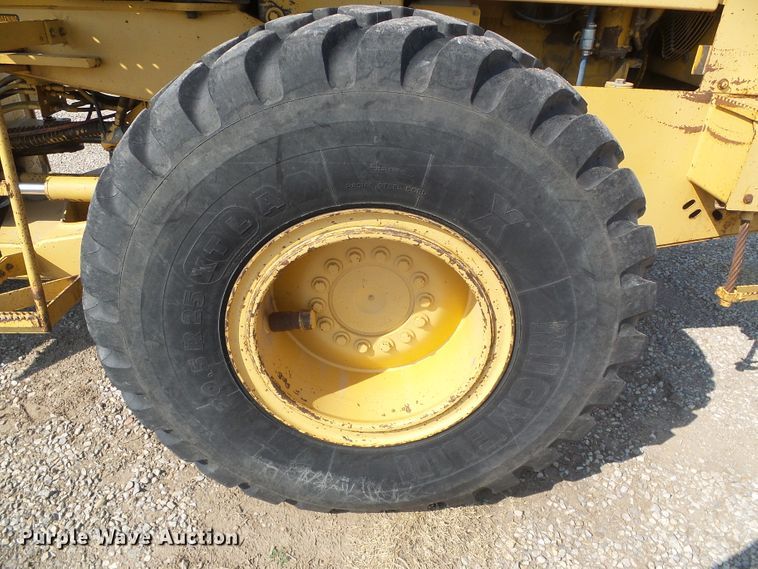 image for item DI5672 1990 John Deere 624E  wheel loader