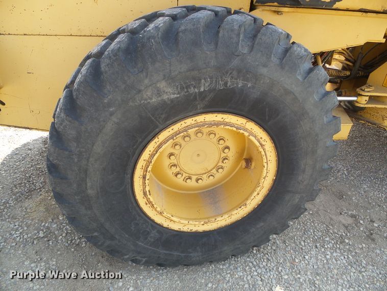 image for item DI5672 1990 John Deere 624E  wheel loader