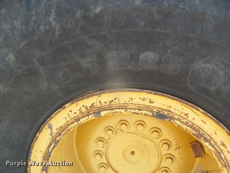 image for item DI5672 1990 John Deere 624E  wheel loader