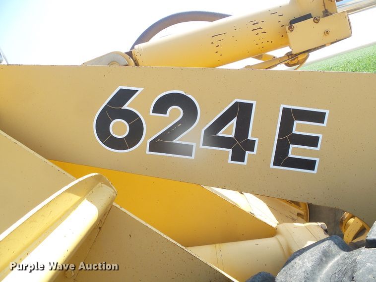 image for item DI5672 1990 John Deere 624E  wheel loader
