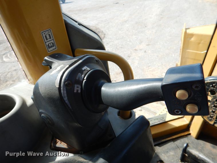 image for item DJ0485 2006 Caterpillar D6N XL  dozer