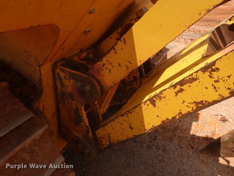 image for item DJ1933 2011 Komatsu D65EX-16  dozer