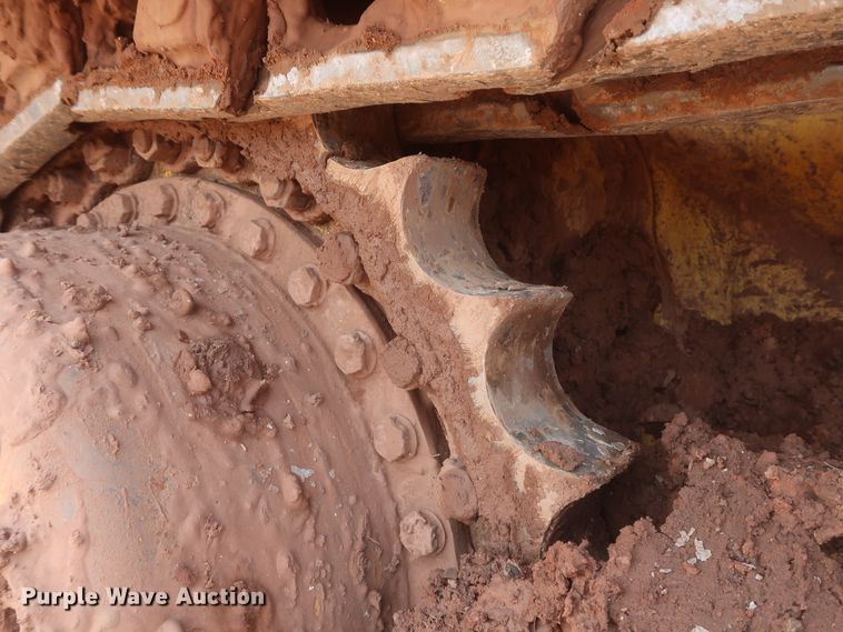 image for item DJ1933 2011 Komatsu D65EX-16  dozer