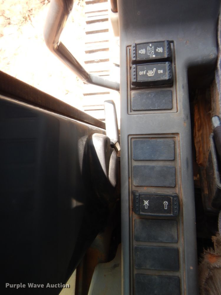 image for item DJ1945 2006 John Deere 350D LC  excavator