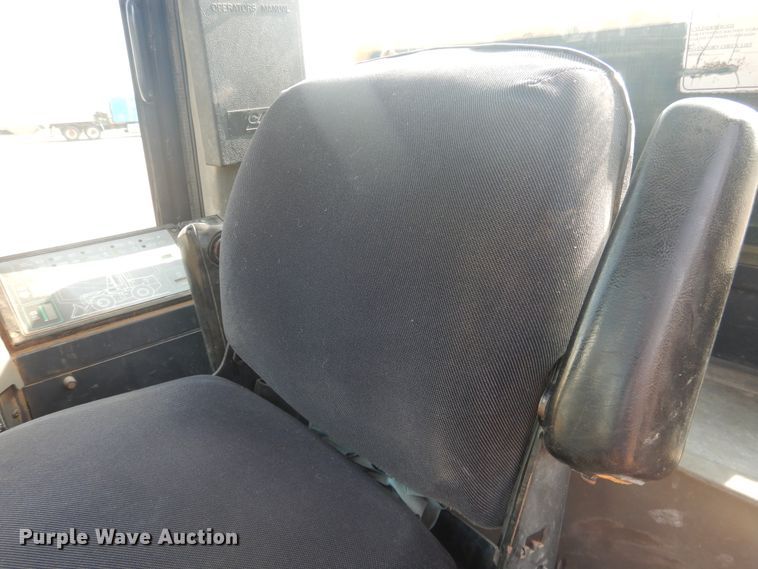 image for item DK8012 1997 Case 821B  wheel loader