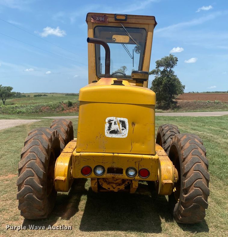 image for item DK8014 1978 John Deere 570A  rigid frame motor grader