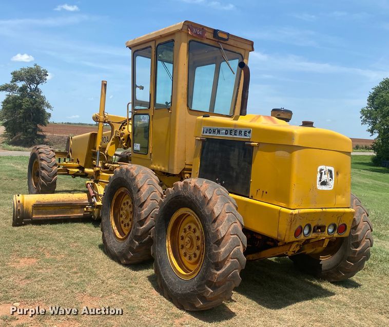 image for item DK8014 1978 John Deere 570A  rigid frame motor grader