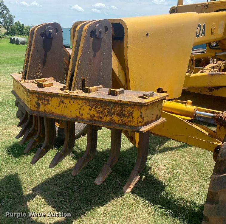 image for item DK8014 1978 John Deere 570A  rigid frame motor grader