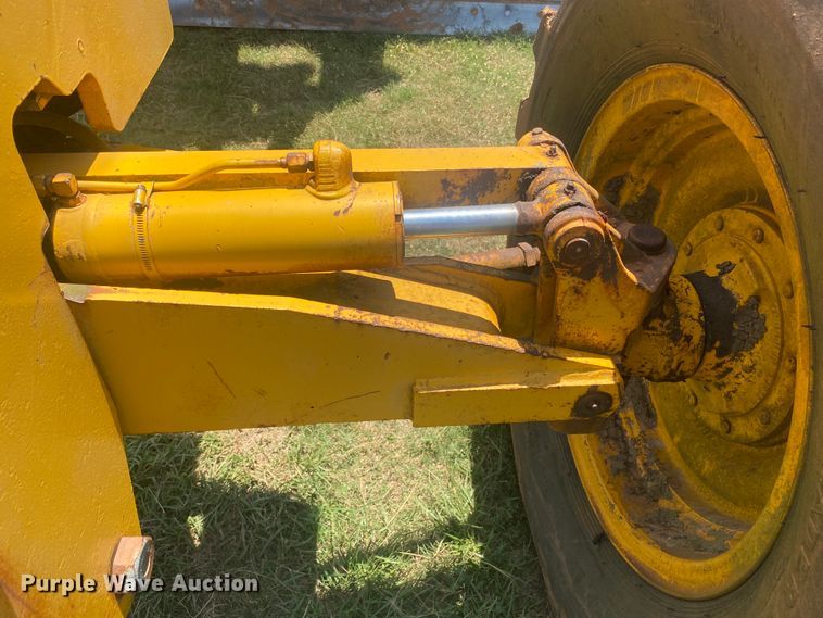 image for item DK8014 1978 John Deere 570A  rigid frame motor grader