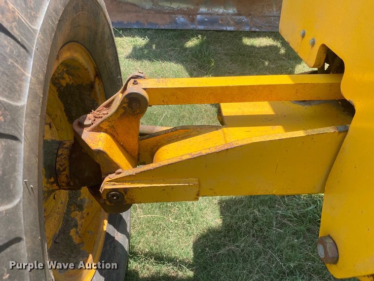 image for item DK8014 1978 John Deere 570A  rigid frame motor grader
