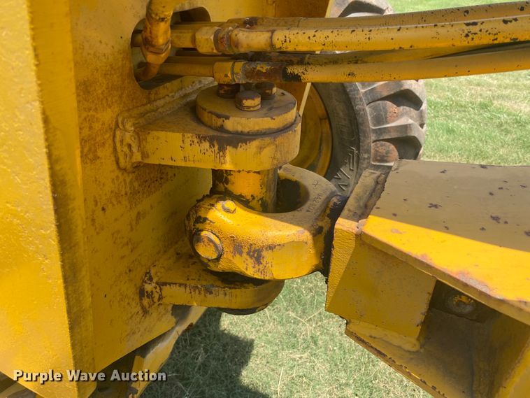 image for item DK8014 1978 John Deere 570A  rigid frame motor grader