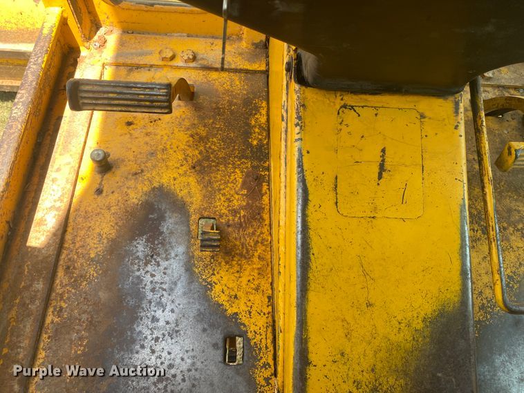 image for item DK8014 1978 John Deere 570A  rigid frame motor grader