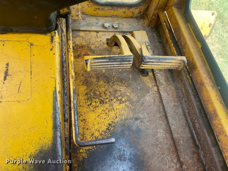 image for item DK8014 1978 John Deere 570A  rigid frame motor grader