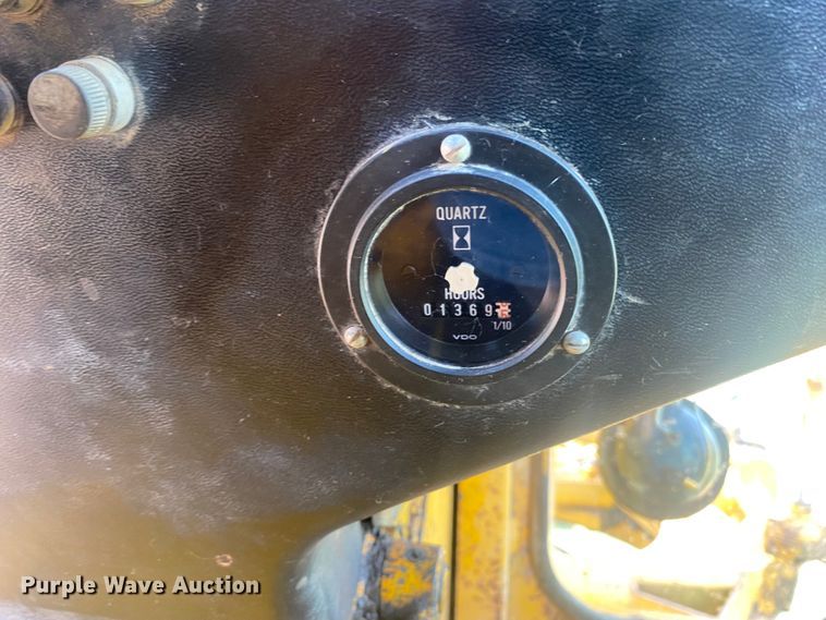 image for item DK8014 1978 John Deere 570A  rigid frame motor grader