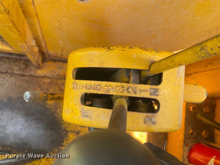 image for item DK8014 1978 John Deere 570A  rigid frame motor grader