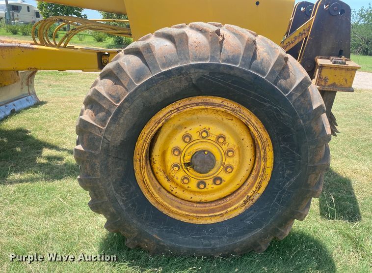 image for item DK8014 1978 John Deere 570A  rigid frame motor grader