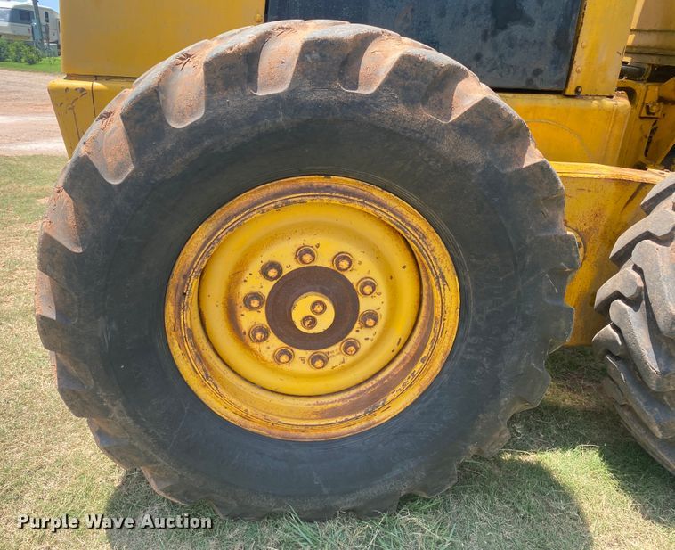 image for item DK8014 1978 John Deere 570A  rigid frame motor grader