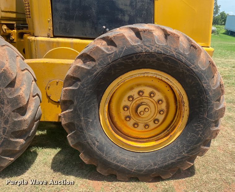 image for item DK8014 1978 John Deere 570A  rigid frame motor grader