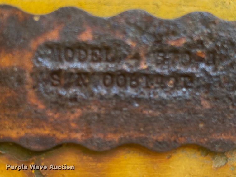 image for item DK8014 1978 John Deere 570A  rigid frame motor grader