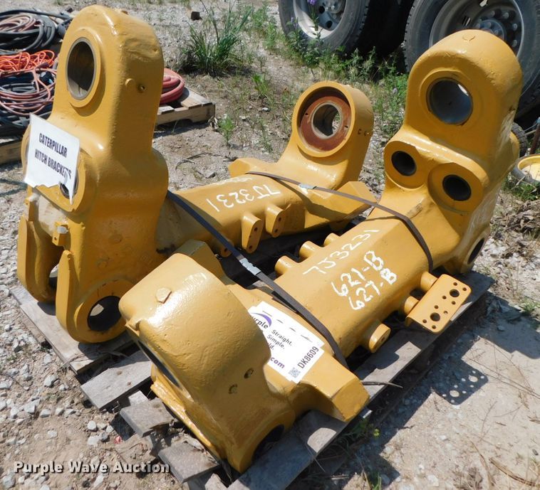 image for item DK8609 Caterpillar 631  scraper hitch brackets