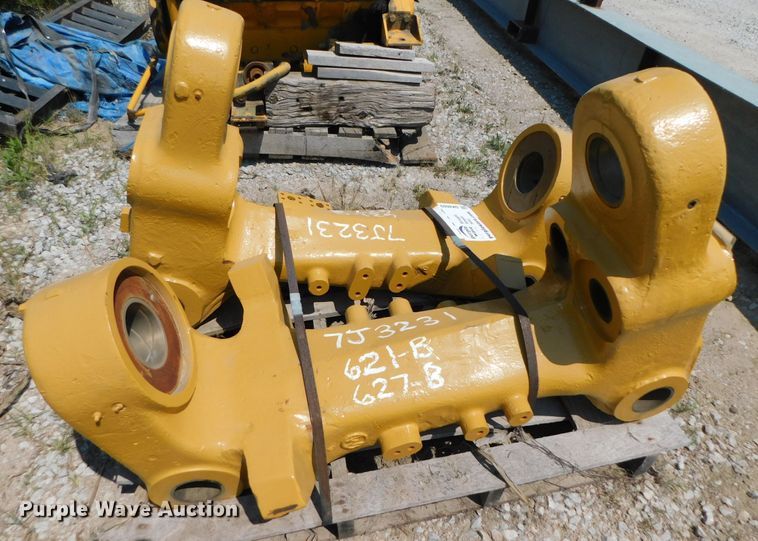 image for item DK8609 Caterpillar 631  scraper hitch brackets