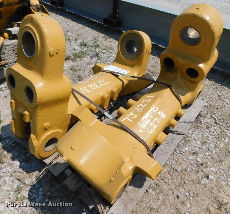 image for item DK8609 Caterpillar 631  scraper hitch brackets