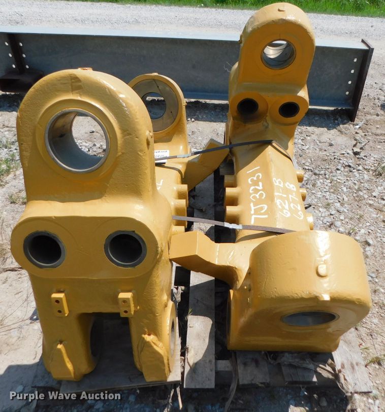 image for item DK8609 Caterpillar 631  scraper hitch brackets