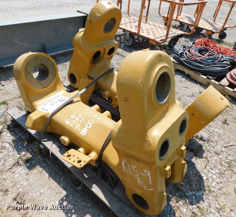 image for item DK8609 Caterpillar 631  scraper hitch brackets