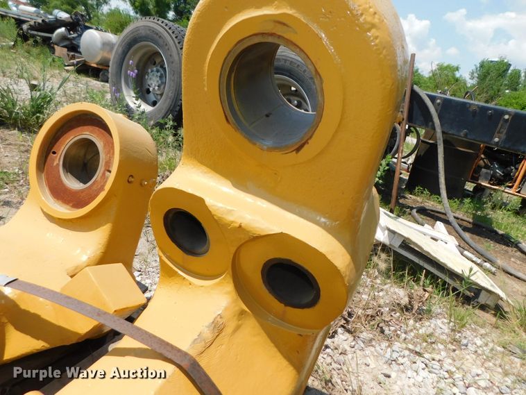 image for item DK8609 Caterpillar 631  scraper hitch brackets