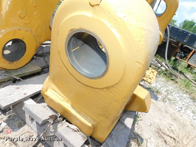 image for item DK8609 Caterpillar 631  scraper hitch brackets