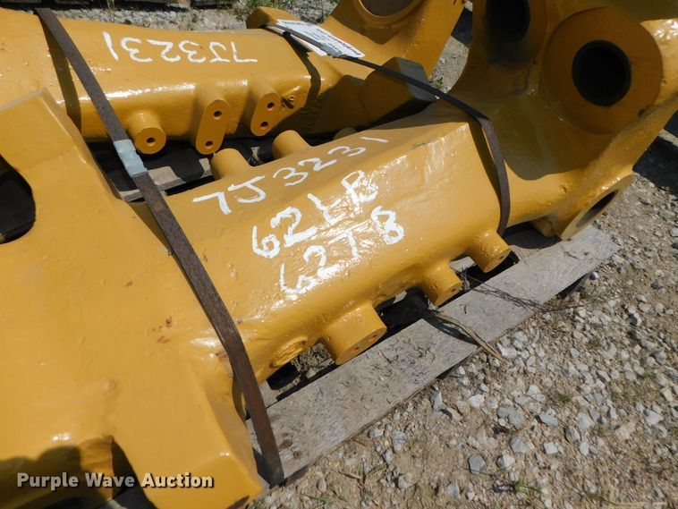 image for item DK8609 Caterpillar 631  scraper hitch brackets