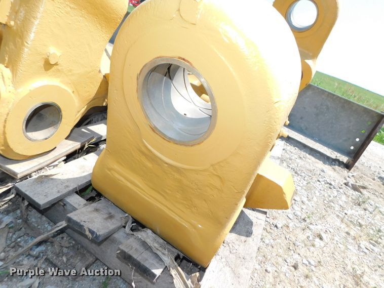 image for item DK8609 Caterpillar 631  scraper hitch brackets