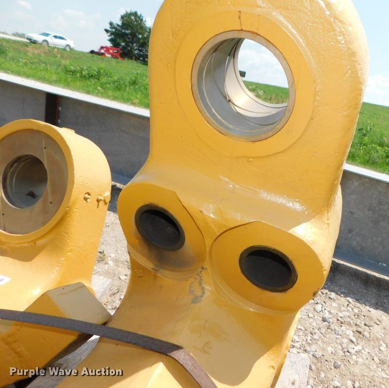 image for item DK8609 Caterpillar 631  scraper hitch brackets