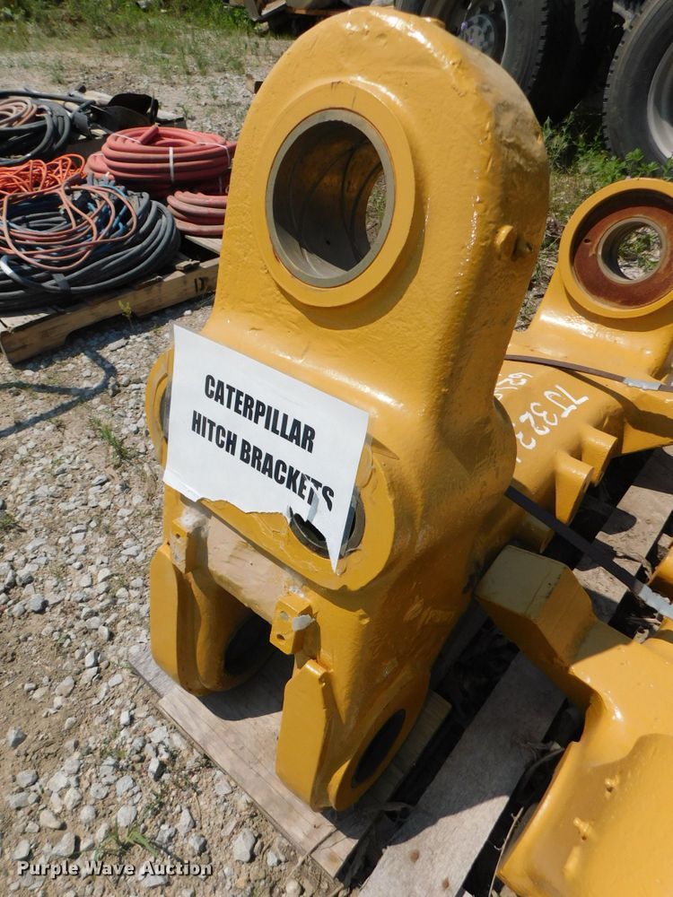 image for item DK8609 Caterpillar 631  scraper hitch brackets