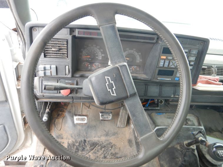 image for item DL0410 1995 Chevrolet Kodiak  winch truck