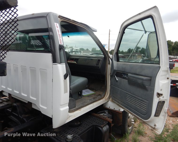 image for item DL0410 1995 Chevrolet Kodiak  winch truck