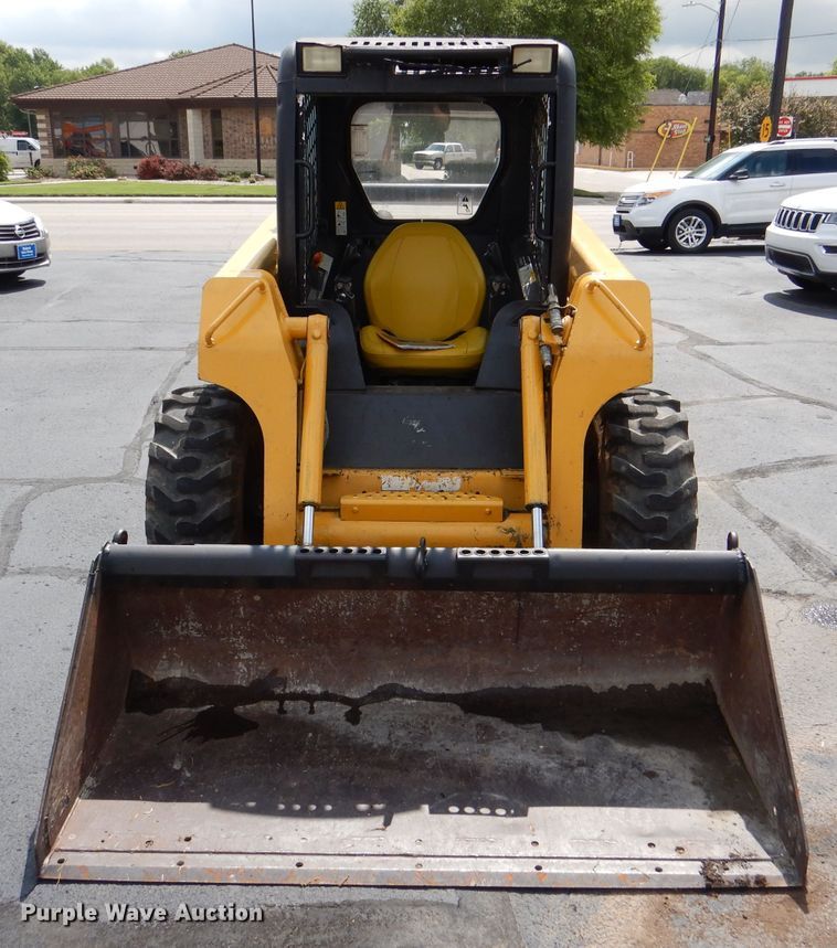 image for item DL3325 1999 John Deere 250  skid steer loader