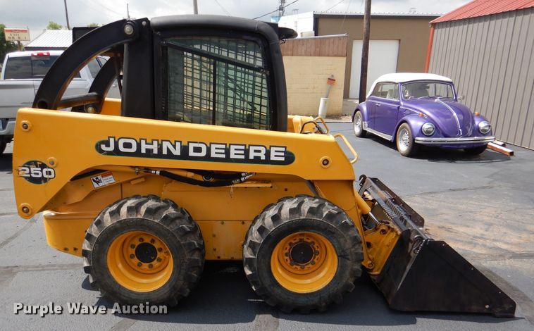 image for item DL3325 1999 John Deere 250  skid steer loader