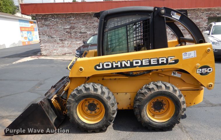 image for item DL3325 1999 John Deere 250  skid steer loader