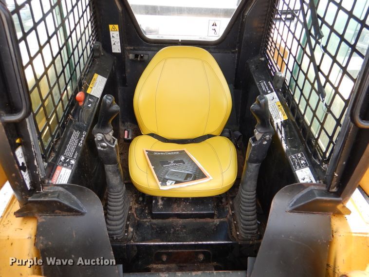 image for item DL3325 1999 John Deere 250  skid steer loader