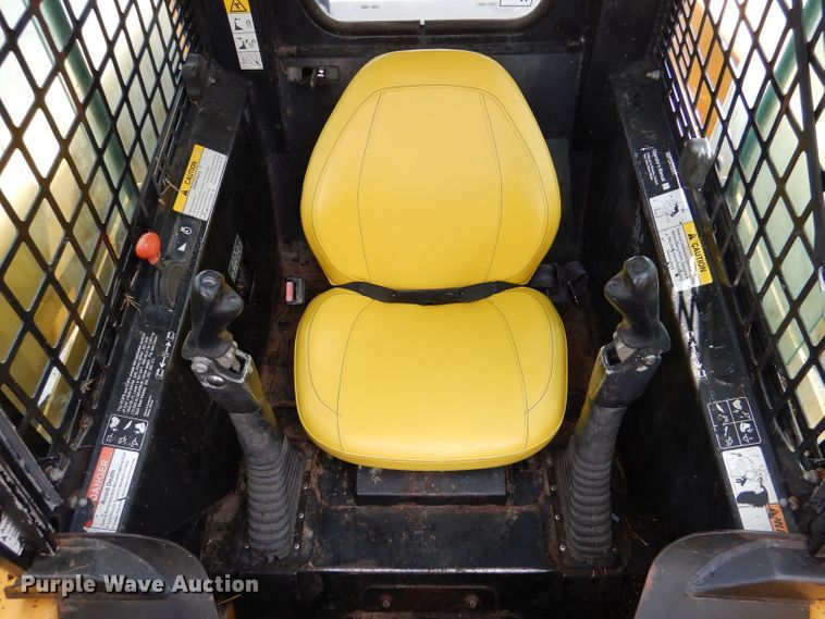 image for item DL3325 1999 John Deere 250  skid steer loader