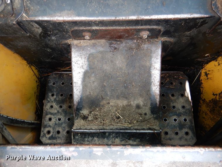 image for item DL3325 1999 John Deere 250  skid steer loader