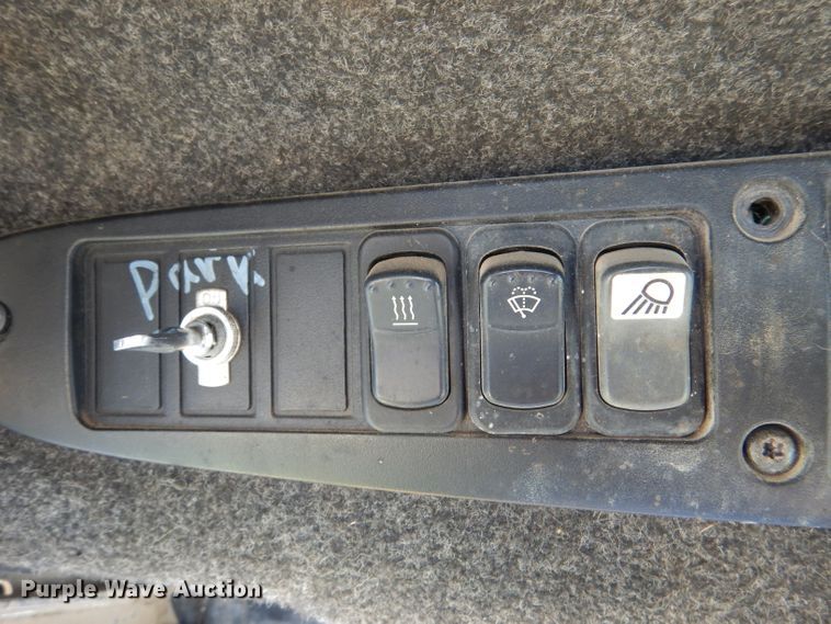 image for item DL3325 1999 John Deere 250  skid steer loader