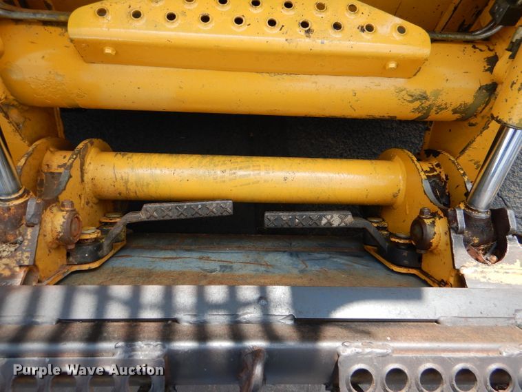 image for item DL3325 1999 John Deere 250  skid steer loader