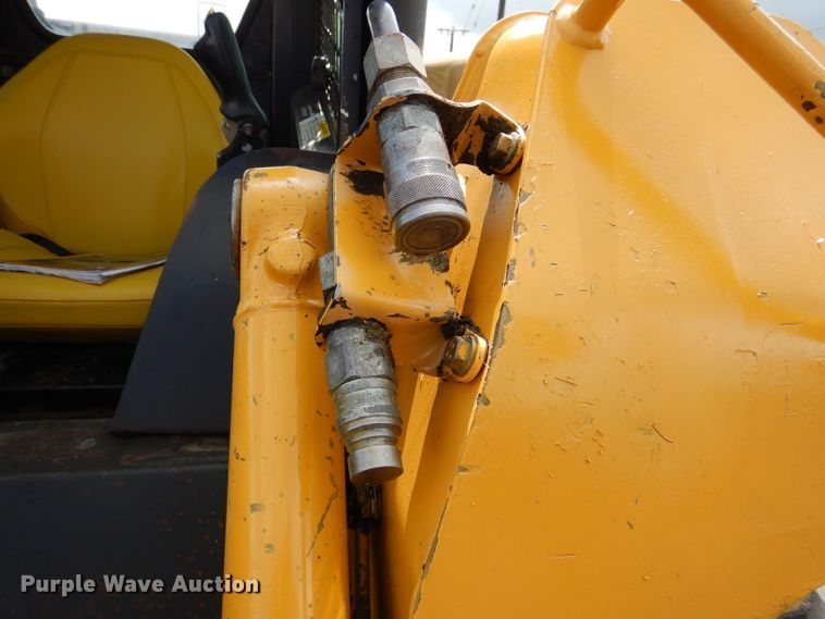 image for item DL3325 1999 John Deere 250  skid steer loader