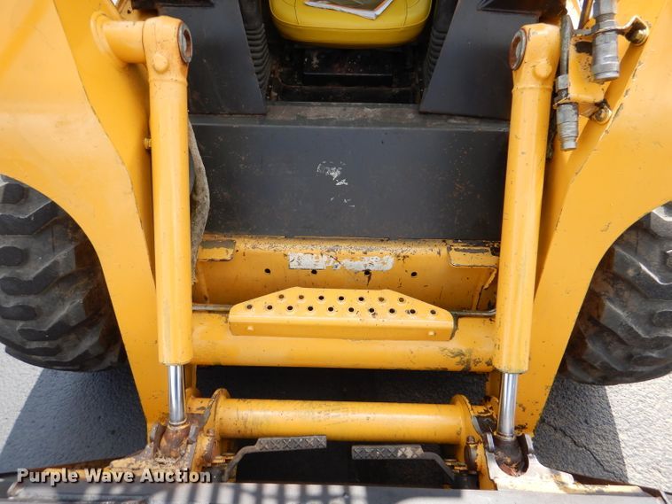 image for item DL3325 1999 John Deere 250  skid steer loader