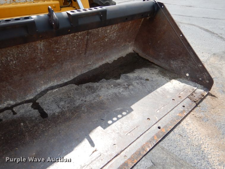 image for item DL3325 1999 John Deere 250  skid steer loader